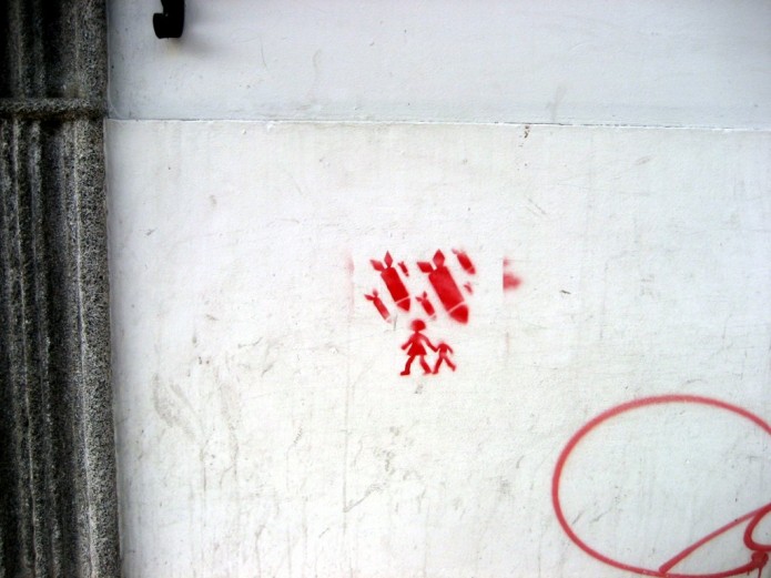 Stencil Graffiti - Bombardeo Stencil Graffiti - Bombardeo