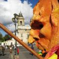 Extraña Mascara y la Catedral de Guatemala