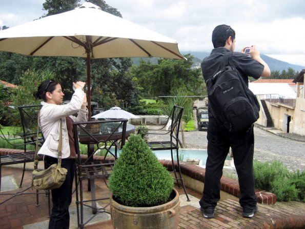 Tomando fotos a la finca