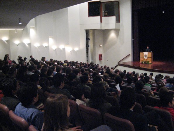 Publico asistente a la conferencia