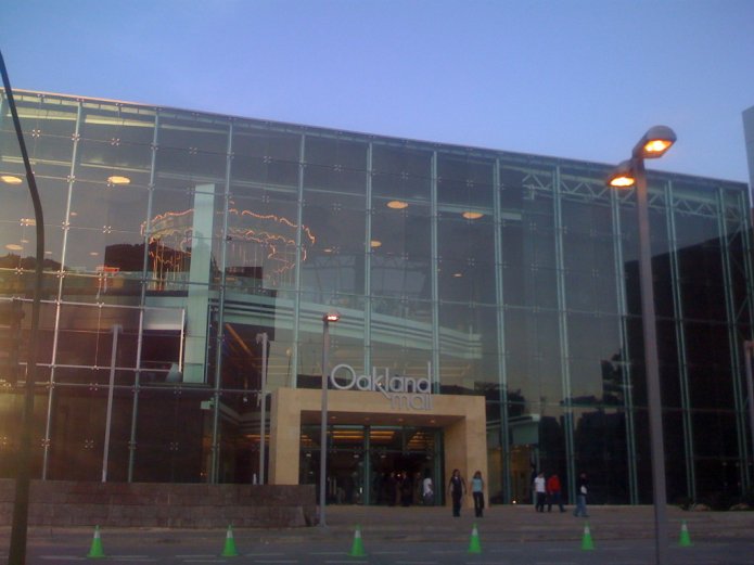 Centro comercial 'Oakland Mall' Centro comercial 'Oakland Mall'