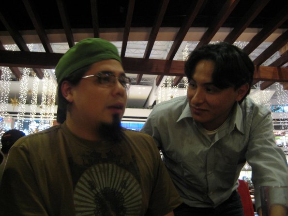 Gabriel sitiendose acosado por Sakis XD