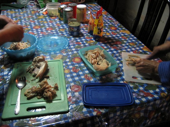Iniciando a picar los ingredientes Iniciando a picar los ingredientes