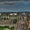 El Palacio Nacional de la Cultura y la Catedral de Guatemala