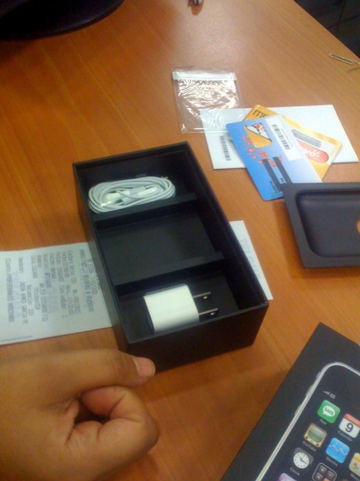 Contenido De La Caja Del IPhone 3G Contenido De La Caja Del IPhone 3G