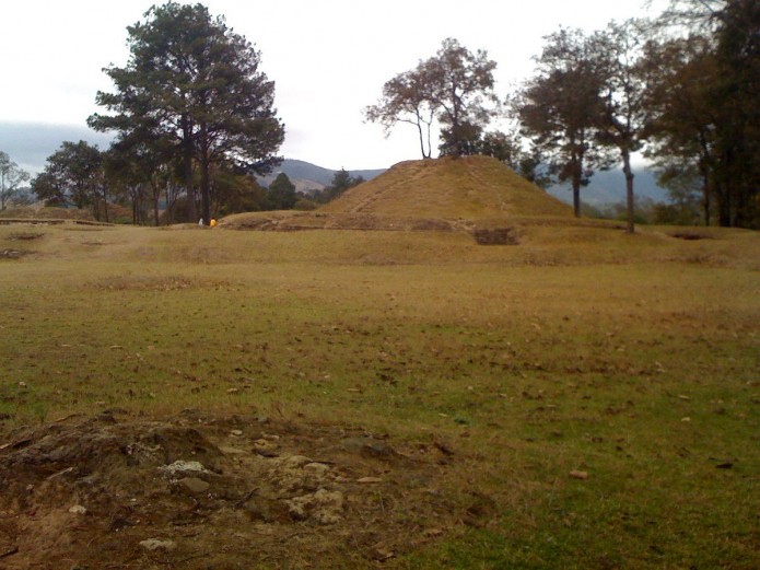 Patio de Iximché