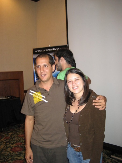 Manoloweb y Stephanie Falla Manoloweb y Stephanie Falla