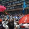 Manifestantes en la Plaza Italia