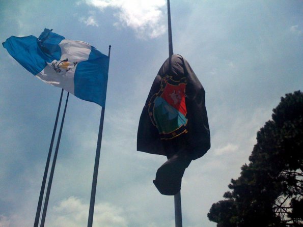 Bandera de la Municipalidad y de Guatemala