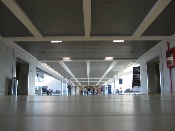 Pasillo del Aeropuerto la Aurora