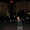Stephanie frente al Hilton
