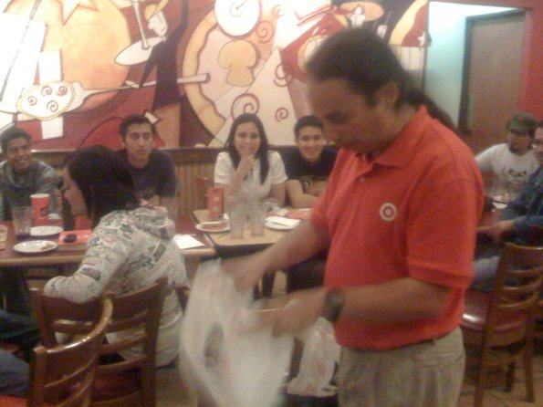 Pepe Barrascout haciendo los sorteos