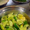 Traste con limones