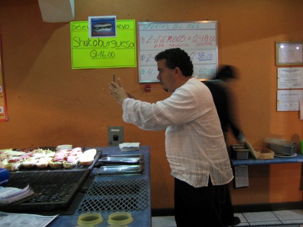 Rudy de shute viendo como hacen los panes :P