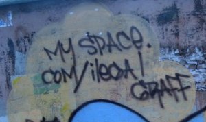 Firma y URL del autor del graffiti